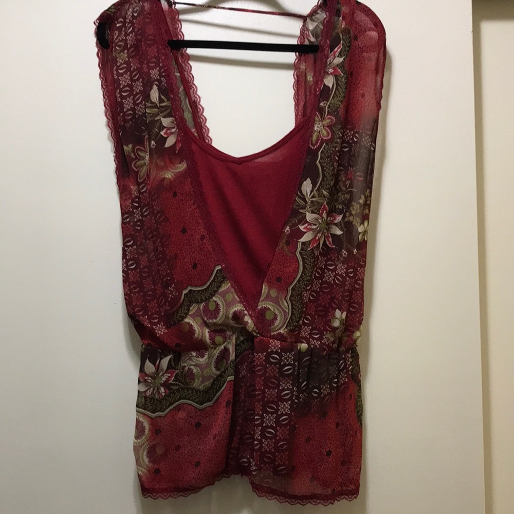 🌺 Floral Lace Blouse